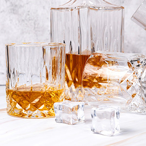 Well-Designed Oxford Collection Classic Whiskey Decanter And Glass Set
